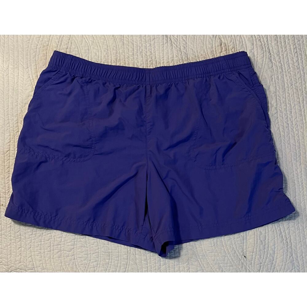 Columbia women’s shorts
Purple 
Size large